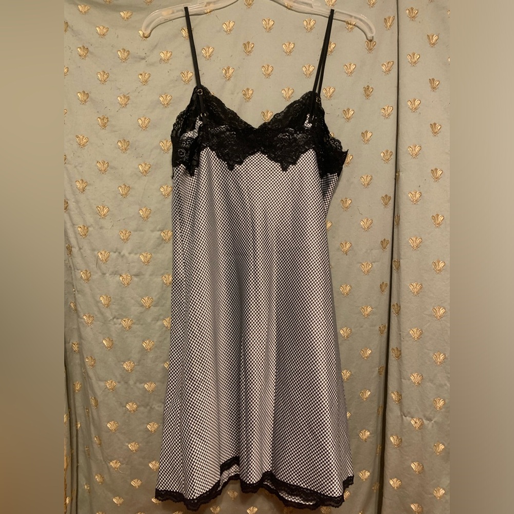 Ralph Lauren Women’s Checkered Slip size Medium - Picture 5 of 5